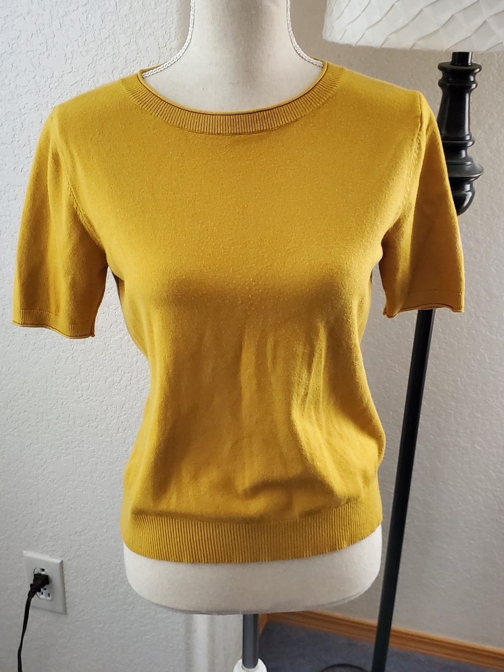 Milano Mustard Crewneck Size Medium